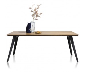 Table de repas familiale style industrielle bois de chêne et pieds métal noir