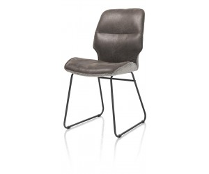 chaise moderne et épurée a double tissu gris clair