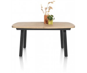 table en bois naturel et moderne