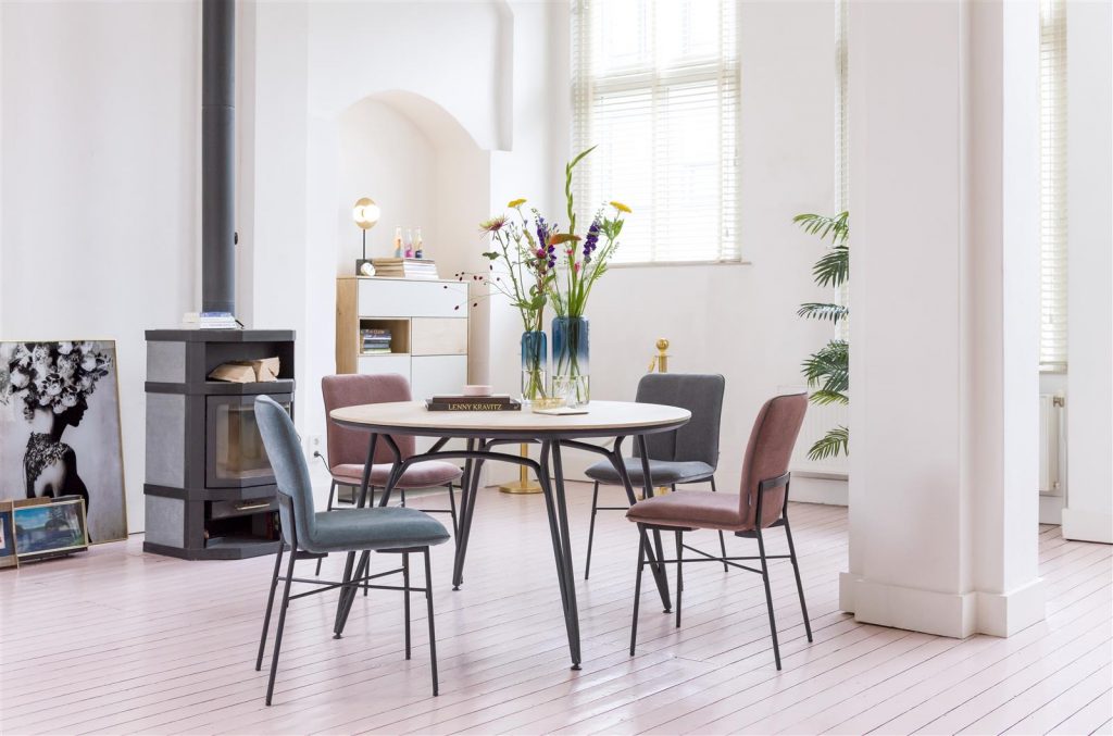 Ambiance salle à manger table ronde moderne et scandinave