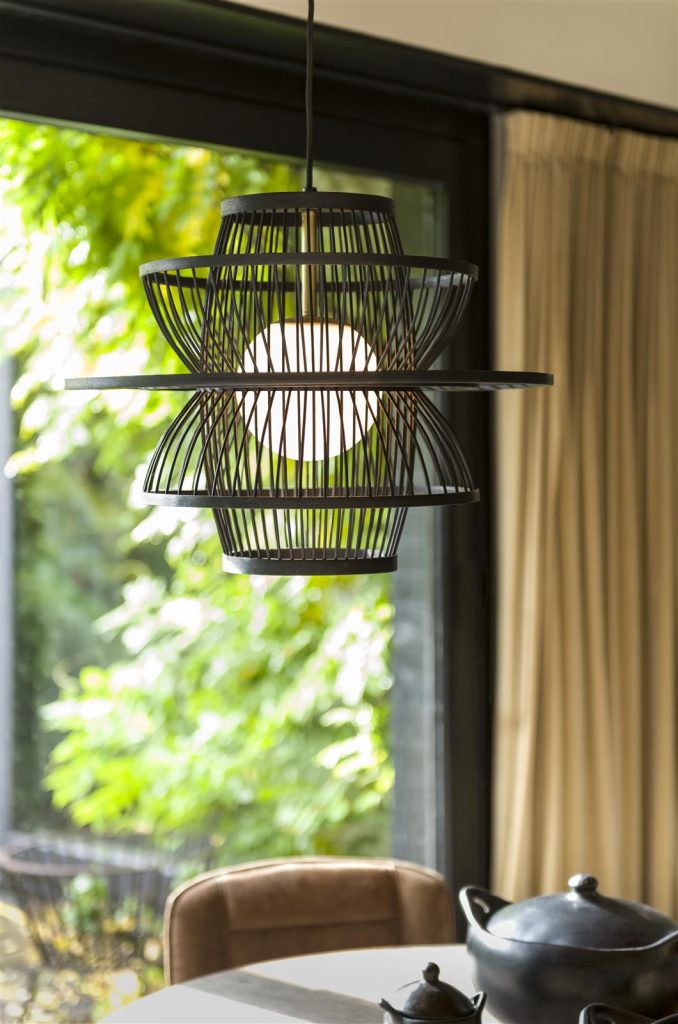 Suspension en bambou noir