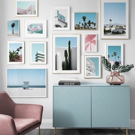 Tendance mur de cadres couleurs pastel