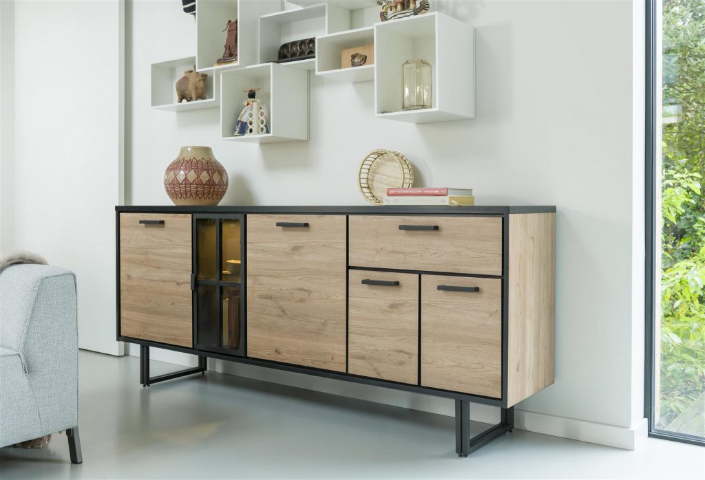 Buffet style industriel en bois et métal avec niches à éclairage LED