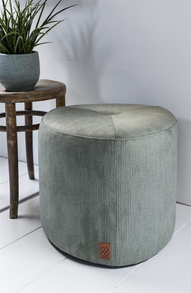 Pouf tendance en tissu côtelé couleur vert olive