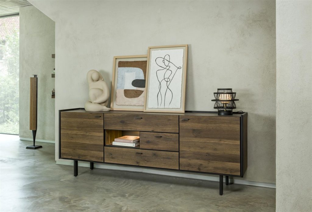 Buffet minimaliste et authentique en bois de chêne foncé