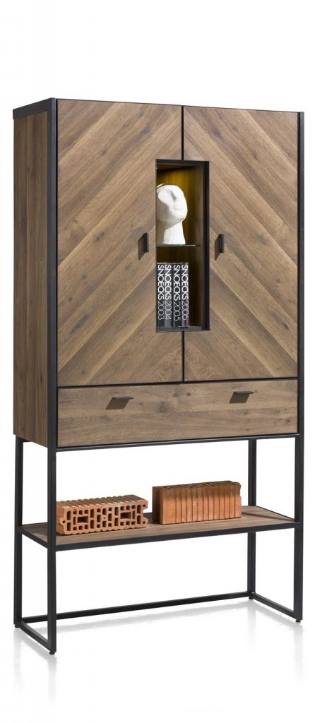 Armoire minimaliste et vintage en bois de chêne et métal noir