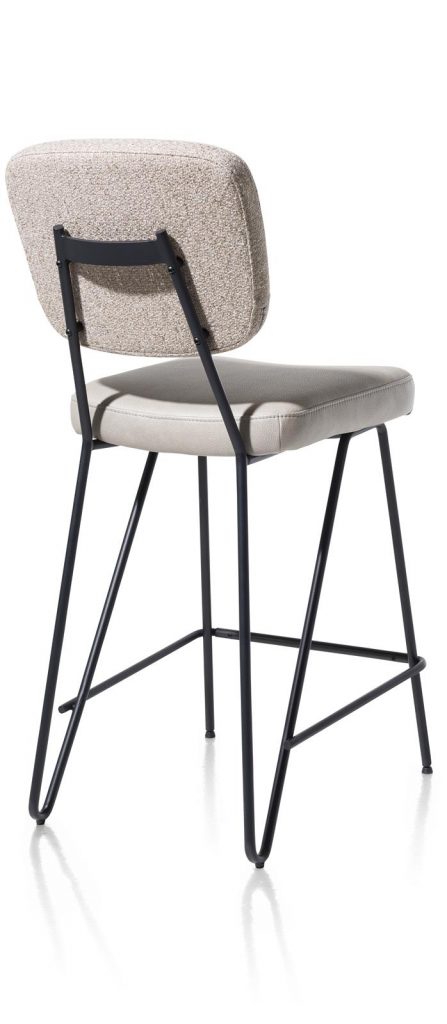 Chaise de bar en tissu gris cosy et minimaliste