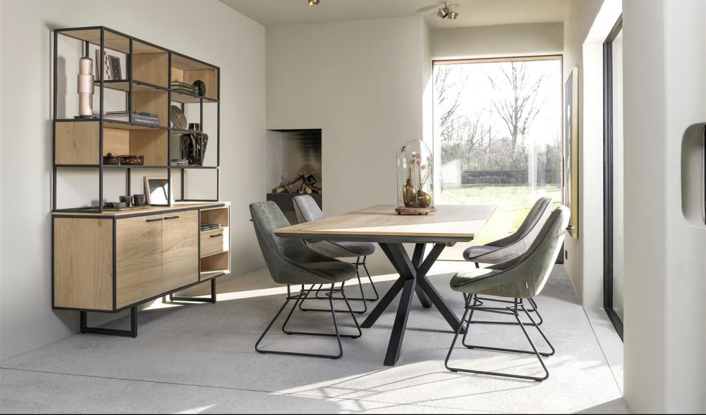 Salle à manger industrielle et minimaliste