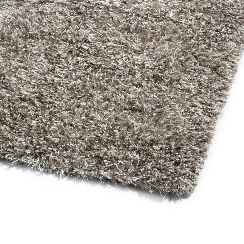 Tapis chaleureux et rectangulaire à poils longs beige