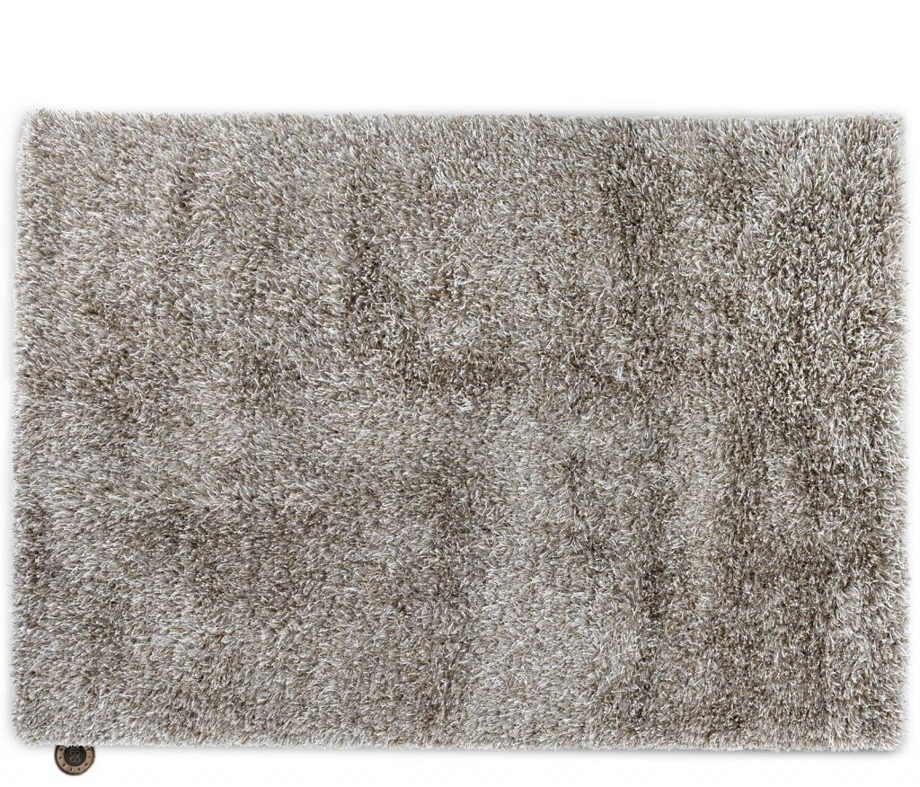 Tapis chaleureux et rectangulaire à poils longs beige