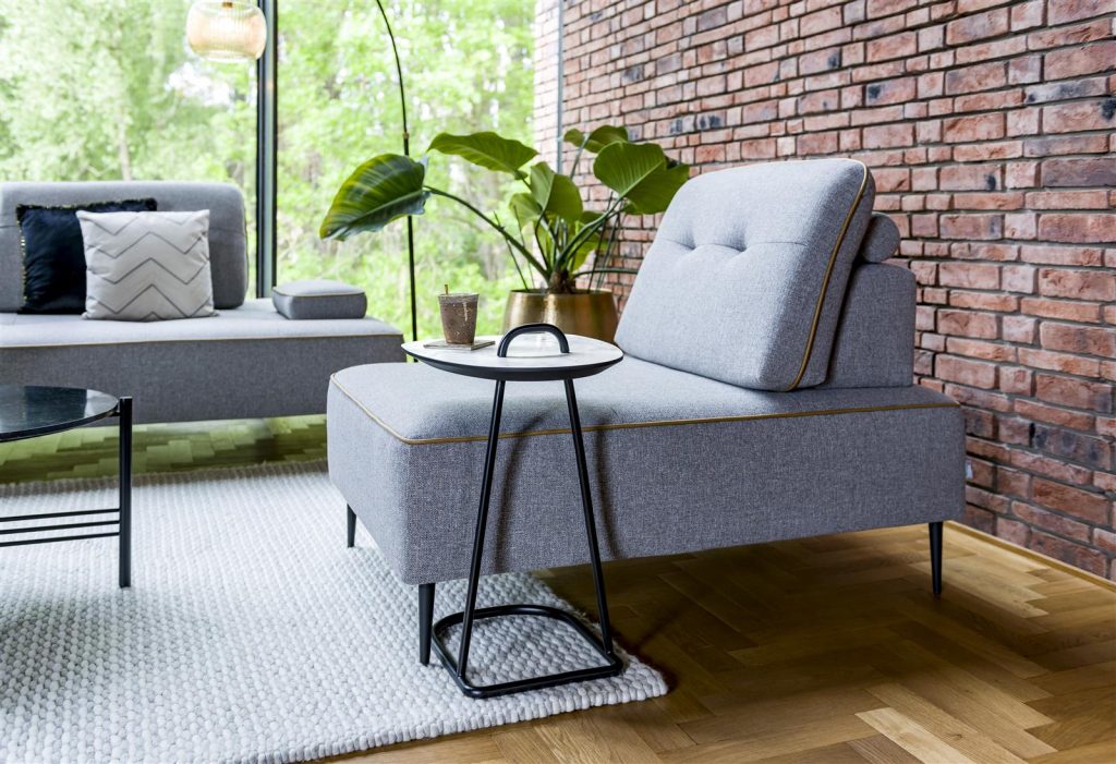 Fauteuil moderne et modulable en tissu gris clair