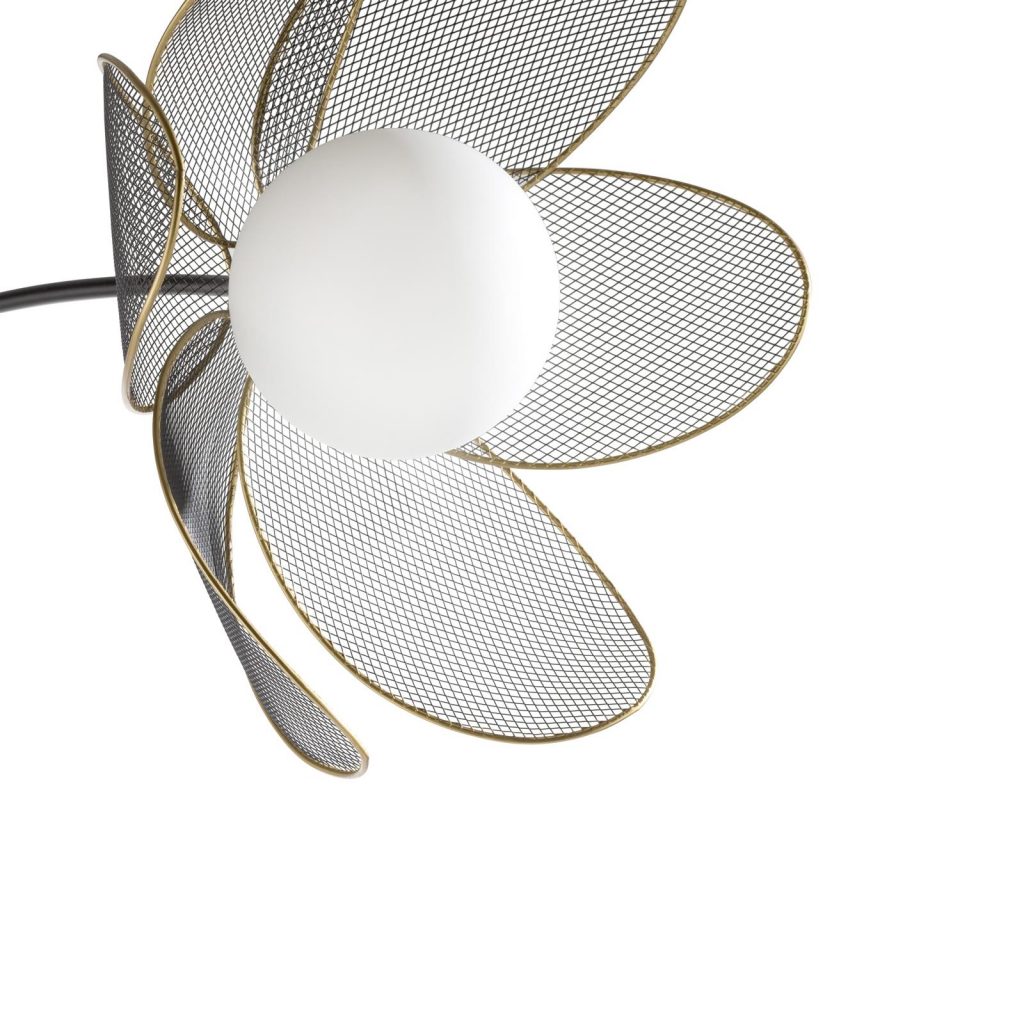 Lampadaire moderne et industriel formant une fleur