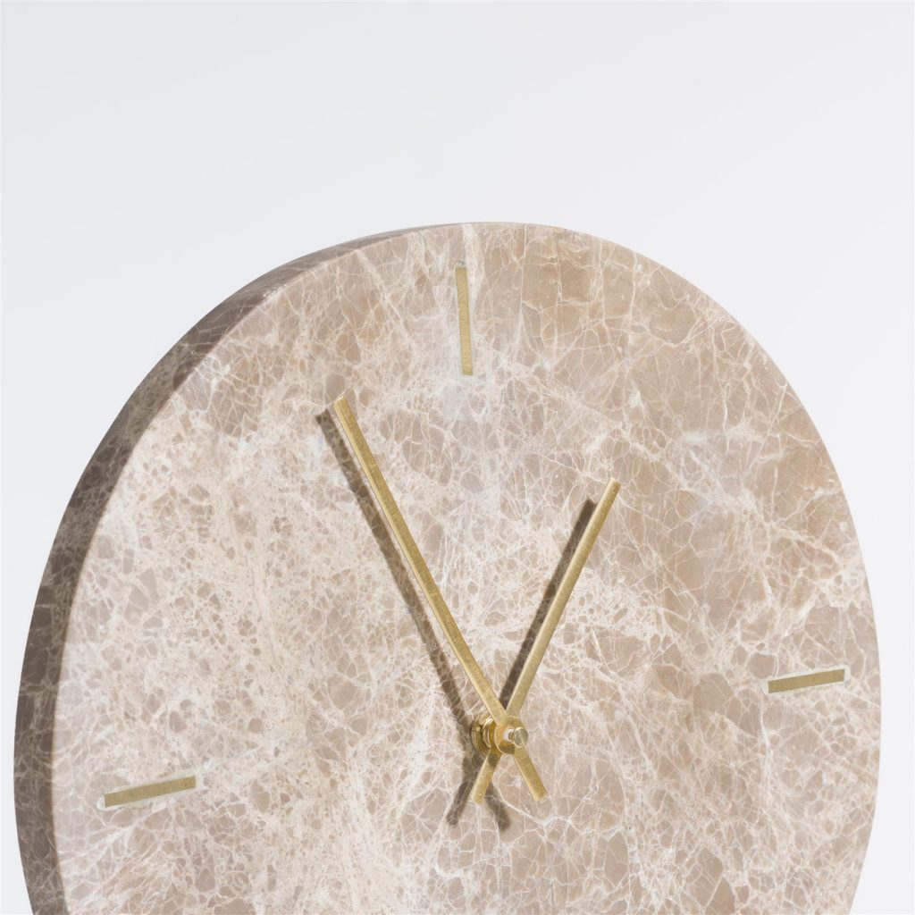 Horloge sur pied minimaliste en marbre beige