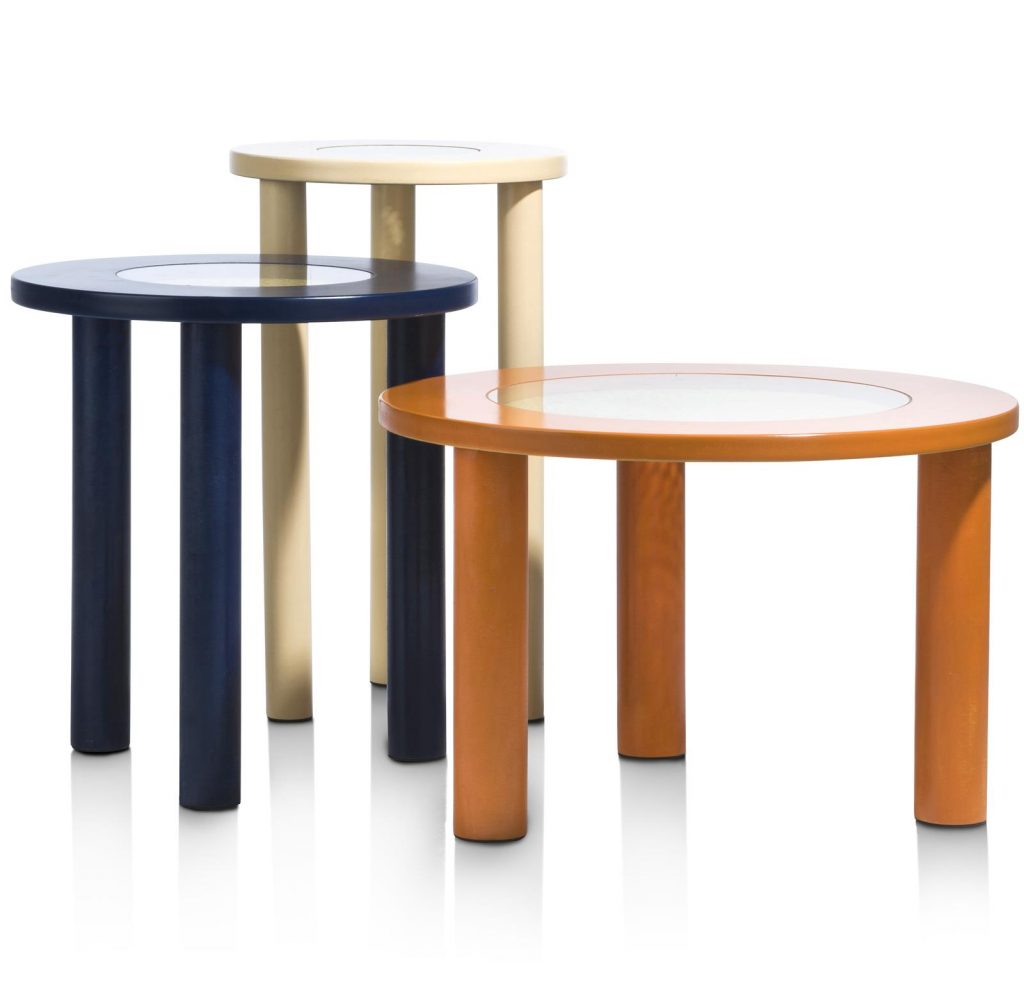 Tables gigognes ronde en bois coloré style rétro