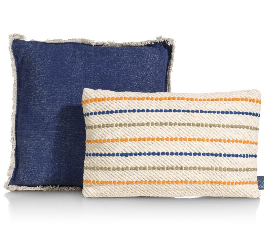 Coussin en coton uni bleu et beige