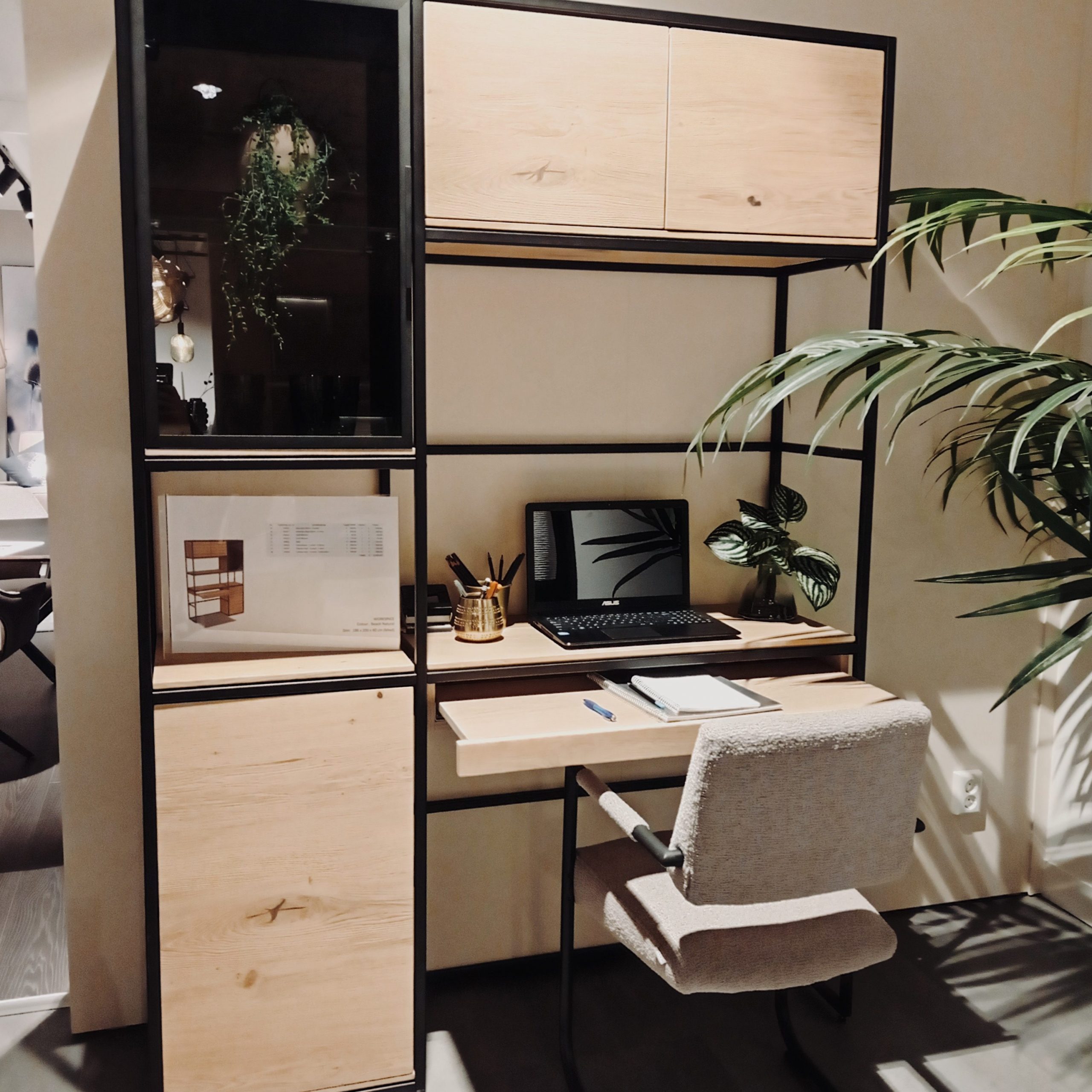 Bureau avec rangement style minimaliste et industriel