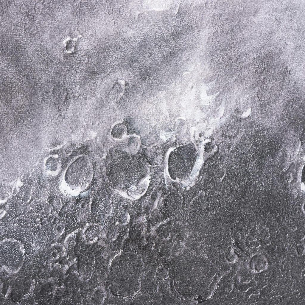 Tableau noir et blanc représentant une demi-lune