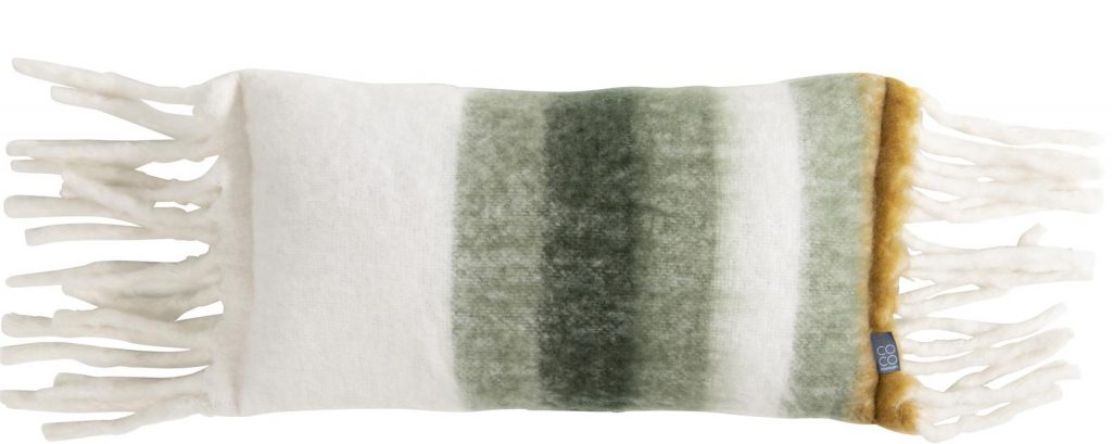 coussin rectangle style laineux avec des rayures dans les tons verdâtres