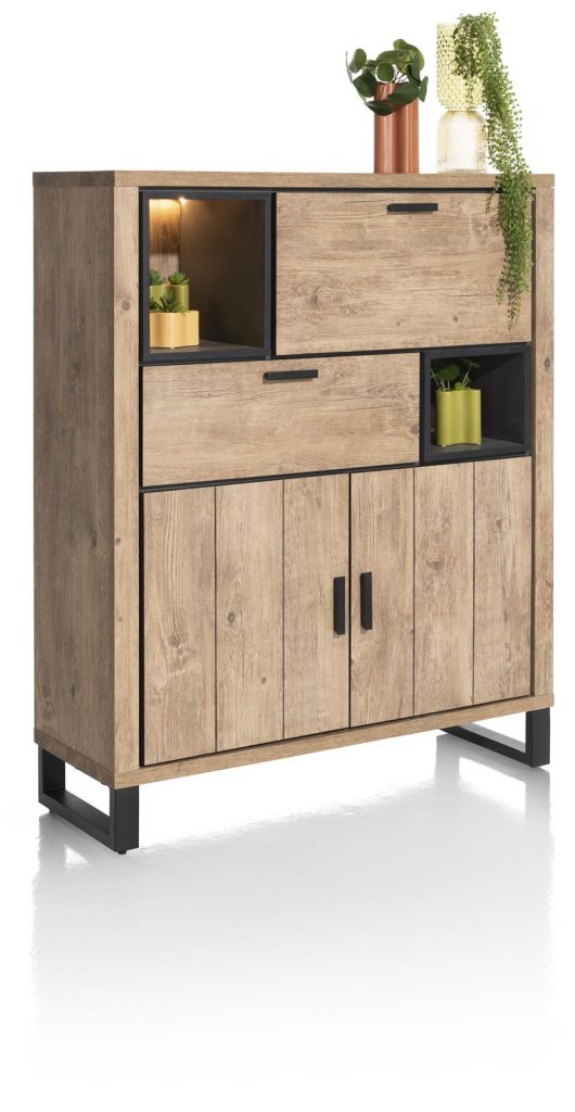 armoire en bois et finition métallique