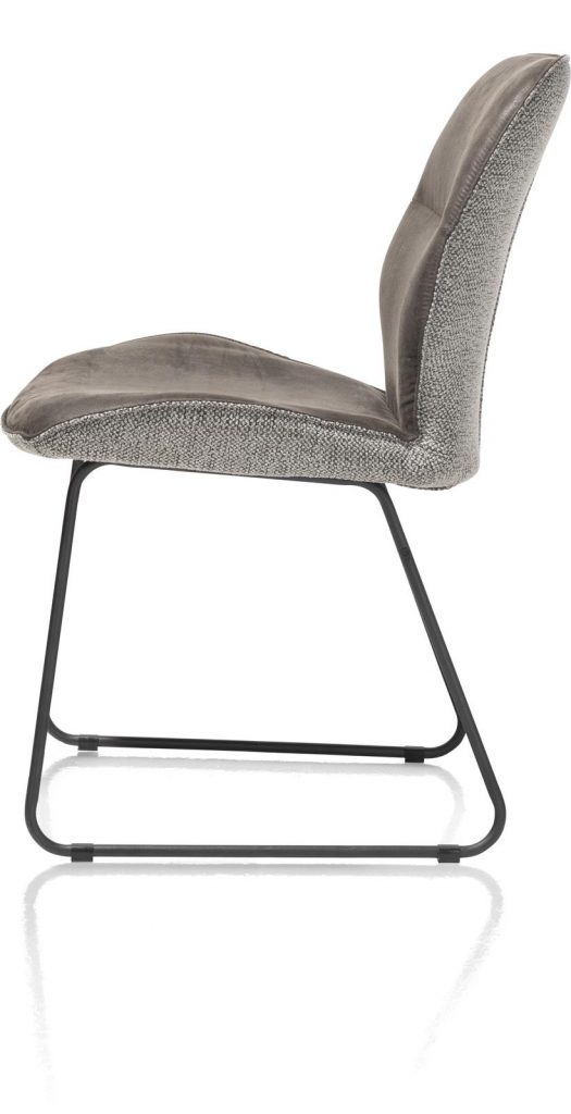 chaise moderne et épurée a double tissu gris clair