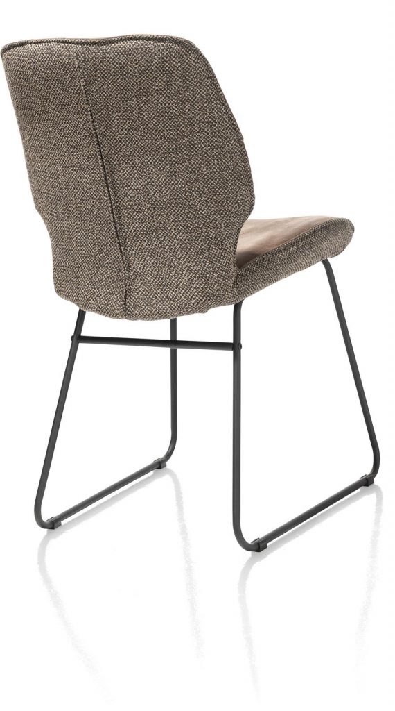 chaise moderne et épurée a double marron