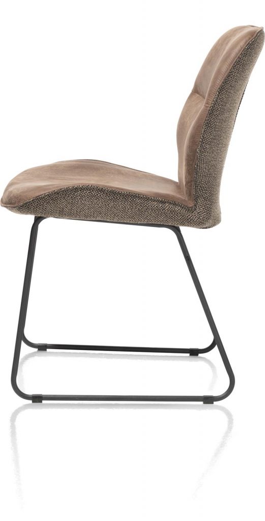 chaise moderne et épurée a double marronchaise moderne et épurée a double marron