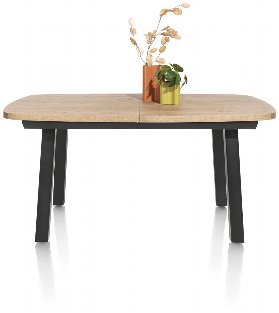 table en bois naturel et moderne